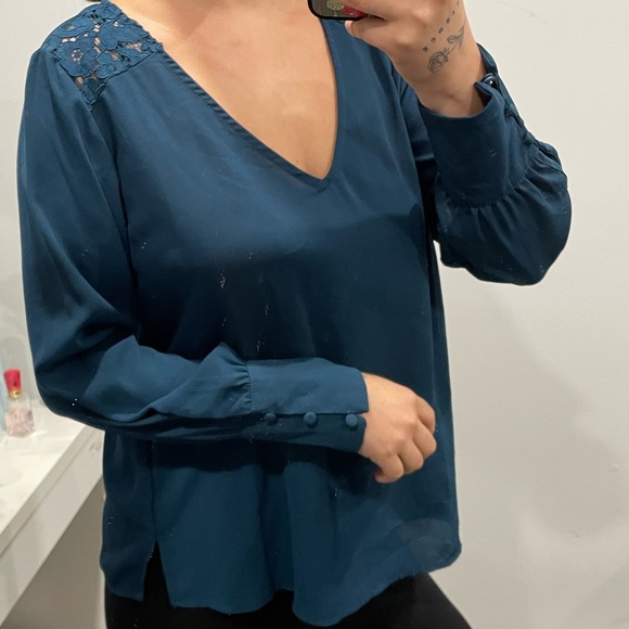 Teal Blouse with Lace Detailing. - Picture 2 of 3